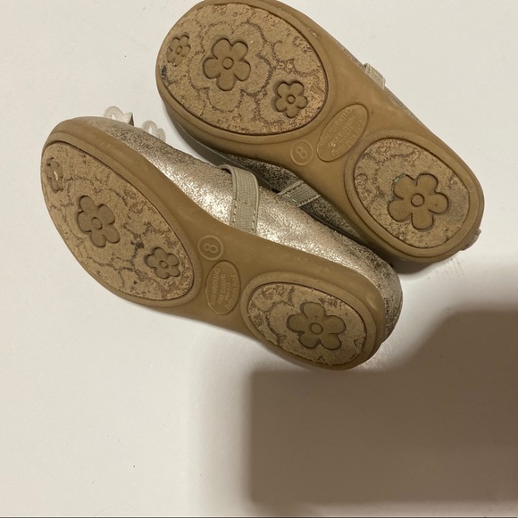 Cherokee gold/tan ballet flat shoes with bow/strap - Picture 8 of 9